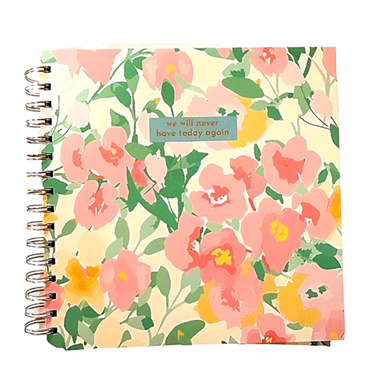 Notebook Spiral Floral
S:22*22 cm: Ruled:Mikirei
MeliMelo